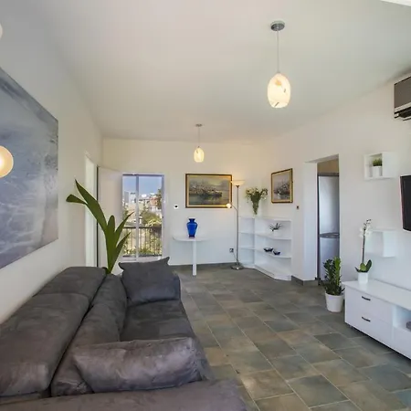 Imagine You And Your Family Renting This Perfect Holiday Minutes From The Beach, Larnaca 1383 Villa *