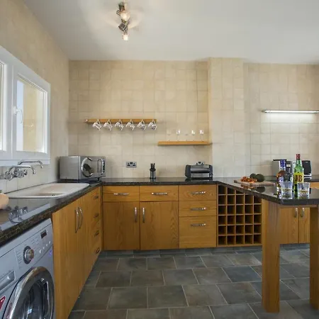 Imagine You And Your Family Renting This Perfect Holiday Minutes From The Beach, Larnaca 1383 Voroklini